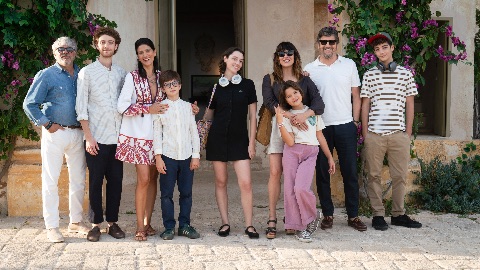 10 giorni con i suoi, il ritorno della famiglia comica guidata da Fabio De Luigi e Valentina Lodovini