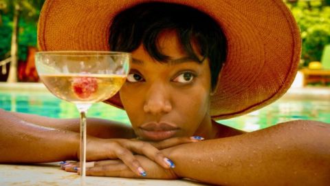 Blink Twice, l'opera prima di Zoe Kravitz arriva in streaming su Prime Video