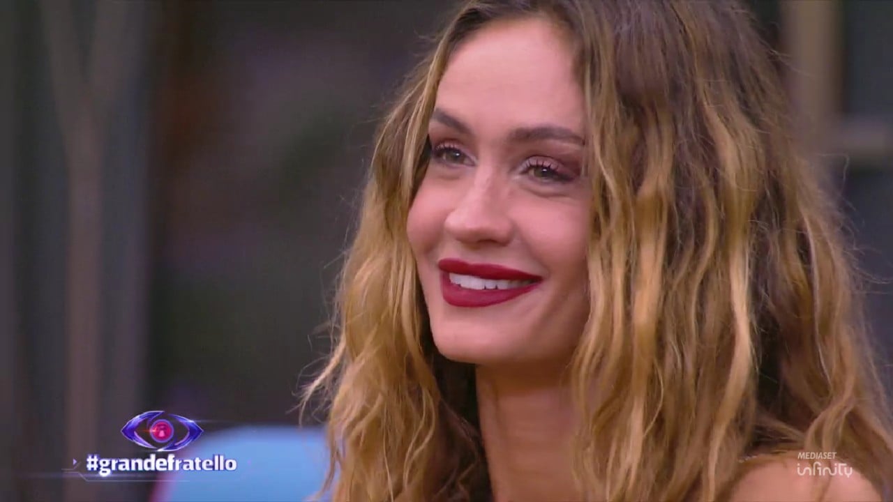 Grande Fratello, Helena Prestes svela: "Con Jessica abbiamo esagerato, il bacio con Zeudi mi ha spaventata"