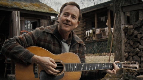 A Complete Unknown: Edward Norton è Pete Seeger, musicista folk e angelo custode di Bob Dylan