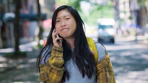 The Man with the Bag, Awkwafina nel cast della commedia natalizia con Alan Ritchson e Arnold Schwarzenegger