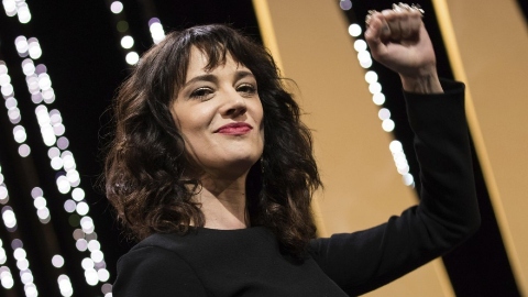 Asia Argento si racconta: le ferite che non si rimarginano, l'assenza del padre Dario, il rapporto burrascoso con Morgan