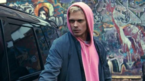 Bill Skarsgård ladro d'auto prigioniero di un folle nel trailer di Locked