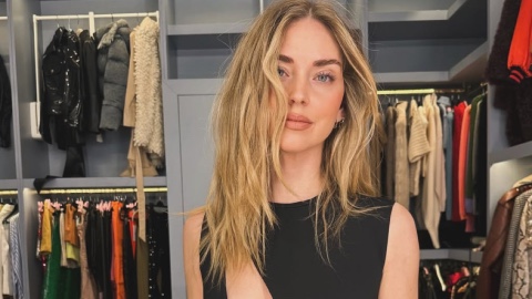 Chiara Ferragni, la bufera mediatica non danneggia la love story con Tronchetti Provera: insieme con i figli in vacanza 