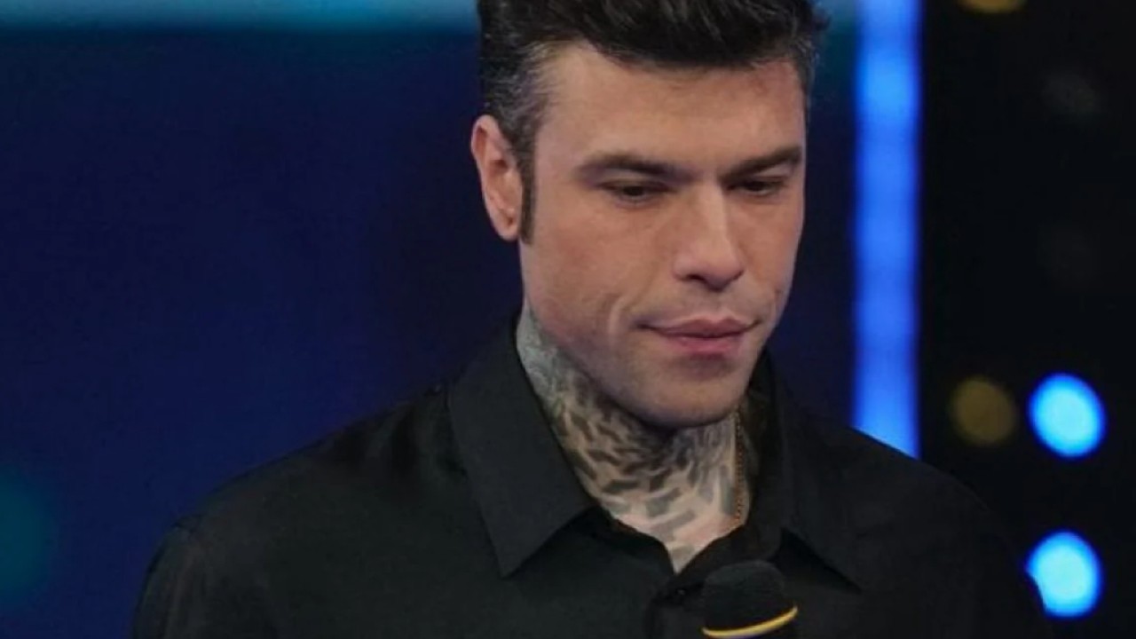 Sanremo 2025, Fedez potrebbe ritirarsi dalla competizione? Arriva la smentita: "Prova regolarmente i testi"