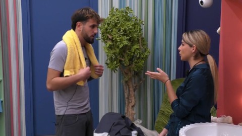 Grande Fratello, scintille tra Chiara e Alfonso: "Se prendi me, prendi anche il mio passato. Federica è stata importante"