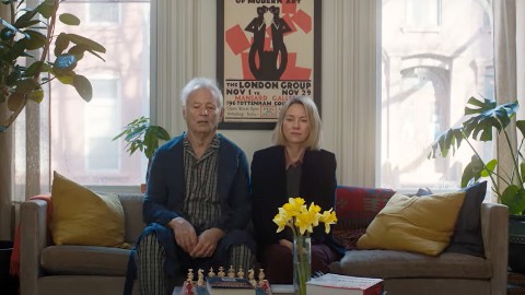 Nel trailer di The Friend Naomi Watts adotta il gigantesco cane dell'amico scomparso Bill Murray
