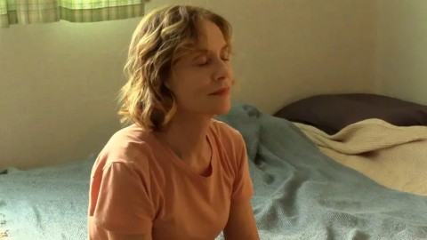 Tre film con Isabelle Huppert da vedere in streaming, protagonista di Una viaggiatrice a Seoul