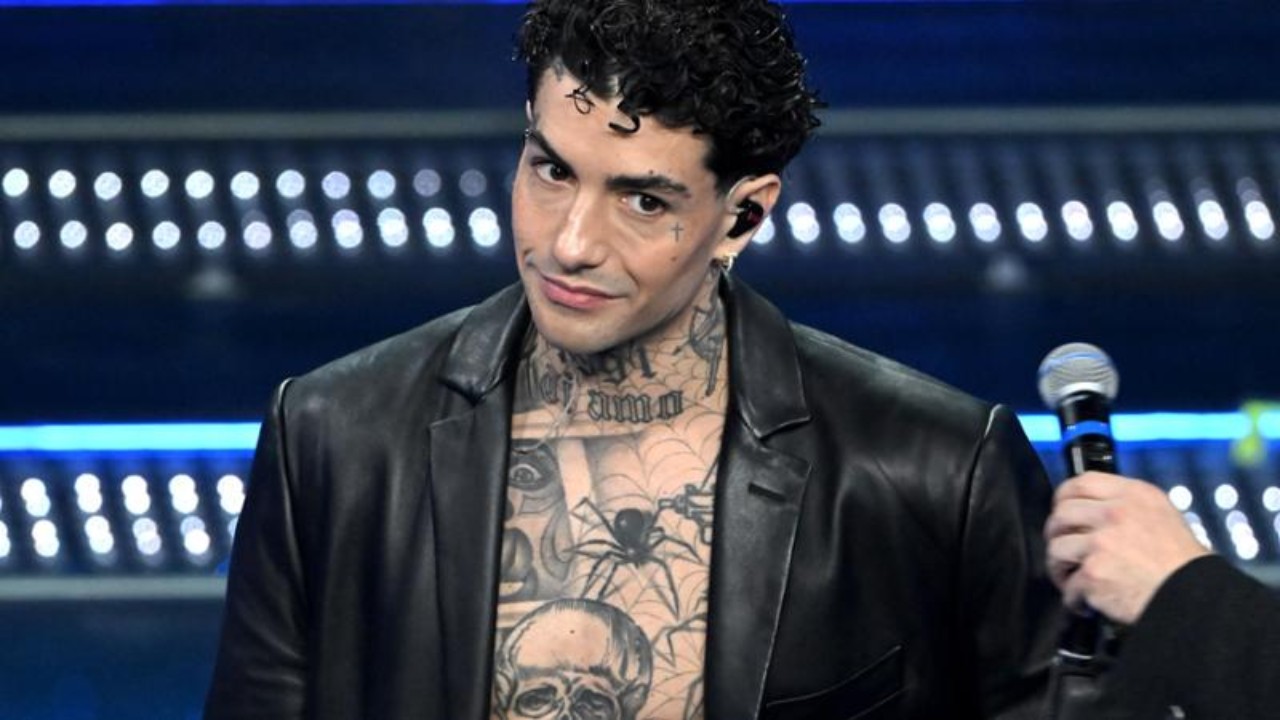 Sanremo 2025 da Comingsoon.it sanremo 2025 sulla collana di tony effe arriva la replica della rai