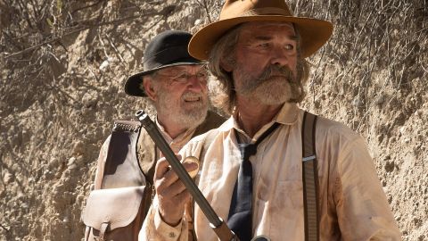 Bone Tomahawk, la recensione: tra western e horror, con Kurt Russell e Richard Jenkins fenomenali