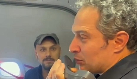 Claudio Santamaria promuove Il Nibbio... in volo