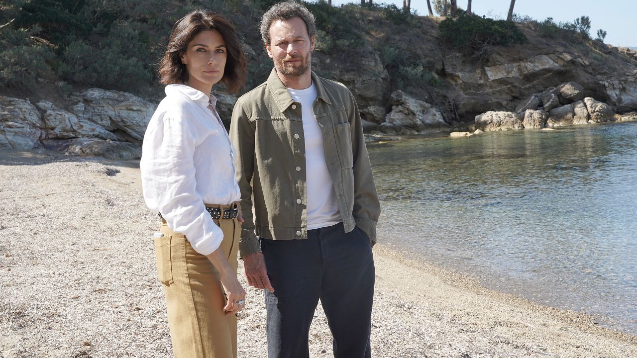 Le Onde del Passato: l'Ultima Puntata va in onda Stasera su Canale5. Tutti i segreti verranno scoperti!