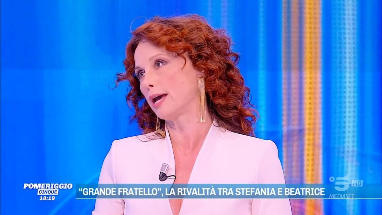 Grande Fratello, Beatrice Luzzi punge ancora Stefania Orlando: "Da quando è uscita dalla Casa parla solo di me"