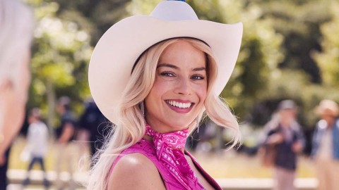 Cime Tempestose, ecco Margot Robbie nella prima foto dal set del film diretto da Emerald Fennell