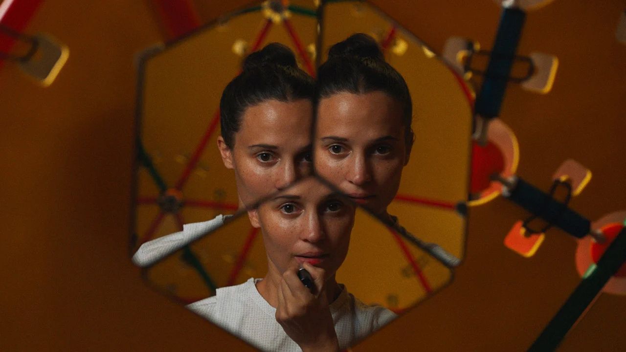 The Assessment, Alicia Vikander dubbiosa sul proprio ruolo: "È stato un po' come fare un salto nel vuoto"