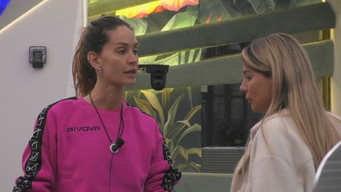 Grande Fratello, botta e risposta tra Helena e Chiara: "Mi auguro che l'esempio del Gf non sia tu" (VIDEO)