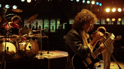 Je so' pazzo: al via le riprese del film su Pino Daniele con Massimiliano Caiazzo di Mare Fuori protagonista