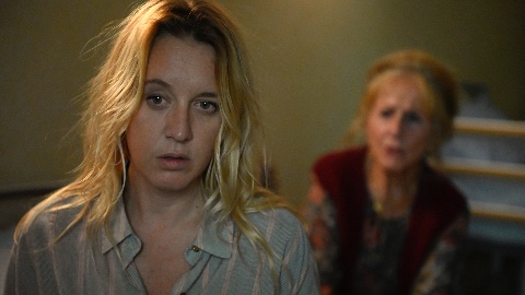 Sotto le foglie, veleno di madre in figlia: incontro con Ludivine Sagnier