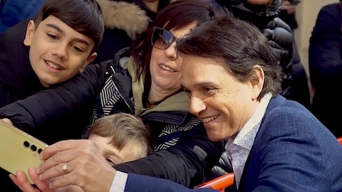 Ralph Macchio ad Avellino: l'attore di Karate Kid e Cobra Kai diventa cittadino onorario di Villanova del Battista