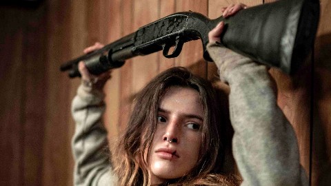 Bella Thorne accusa "quello schifoso" di Mickey Rourke per comportamenti violenti e inaccettabili sul set di Girl