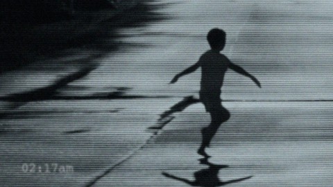 Weapons: tre brevi inquietanti clip del secondo horror del regista di Barbarian