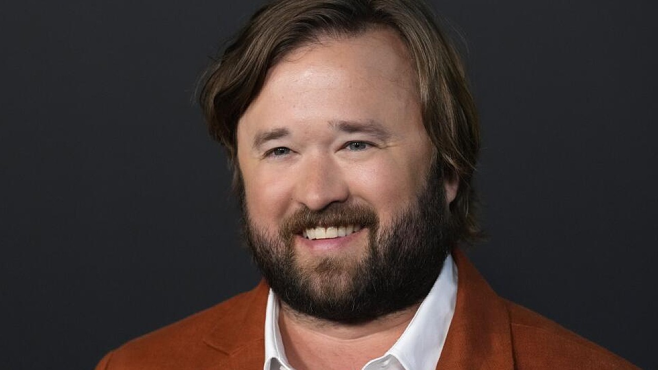 Vedo i poliziotti nazisti: Haley Joel Osment chiede scusa per aver offeso le forze dell'ordine durante il suo arresto