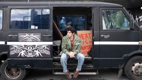 L'amore, in teoria: intervista al regista Luca Lucini, che racconta l'amore giovane 20 anni dopo Tre metri sopra il cielo