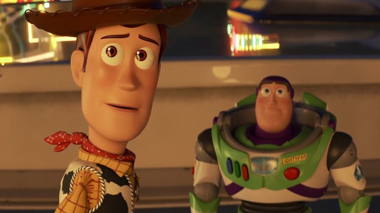 Toy Story 5, Tom Hanks è in sala doppiaggio: "Primo giorno di lavoro per un certo film!"