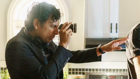 Remain è il titolo del nuovo Shyamalan con Jake Gyllenhaal e Phoebe Dynevor, la trama è ufficiale