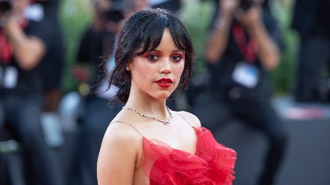 Jenna Ortega annuncia il suo prossimo debutto alla regia