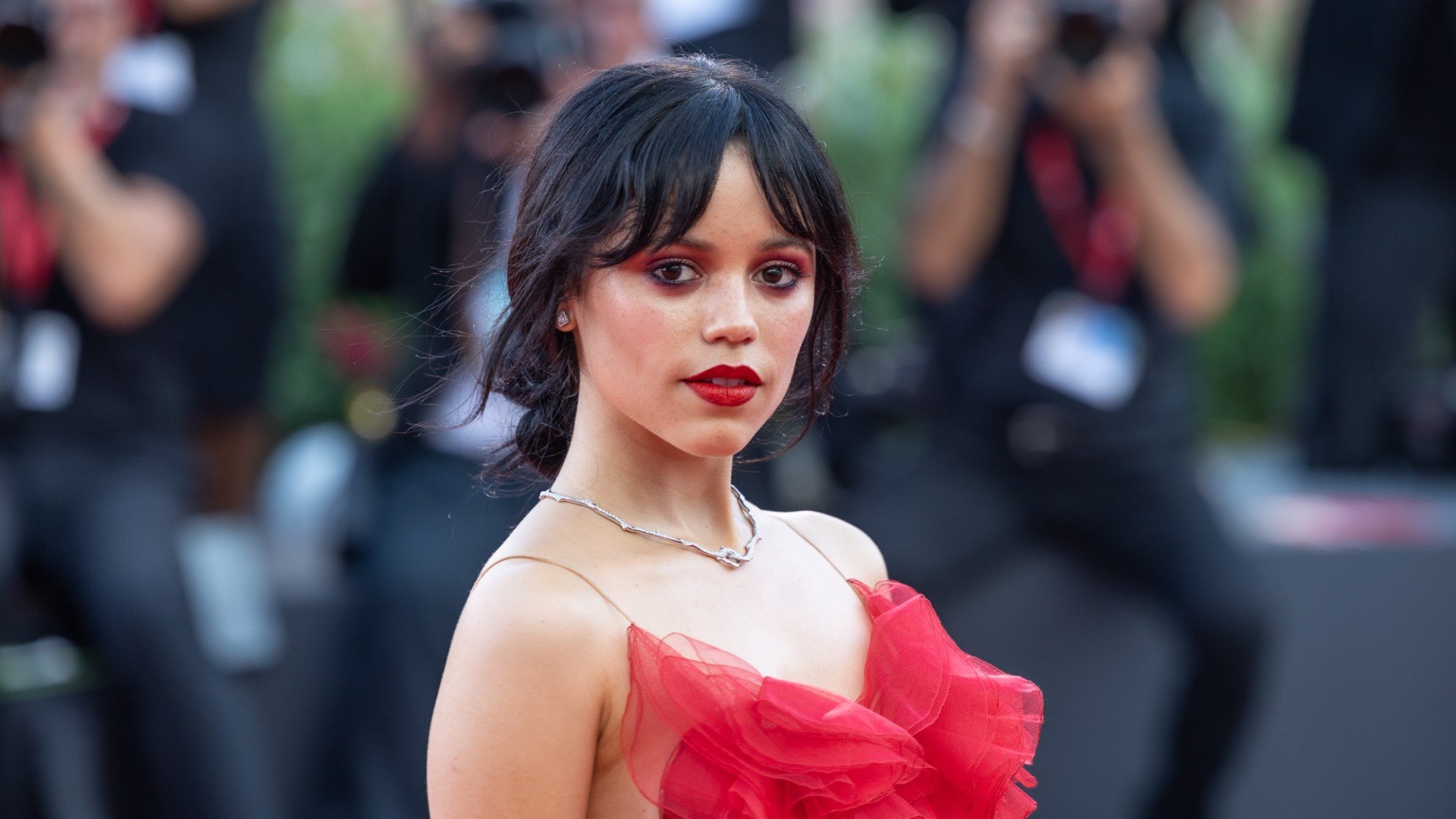 Jenna Ortega da Comingsoon.it jenna ortega annuncia il suo prossimo debutto alla regia
