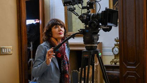 L'Isola degli Idealisti: la nostra intervista video a Elisabetta Sgarbi, regista del film 