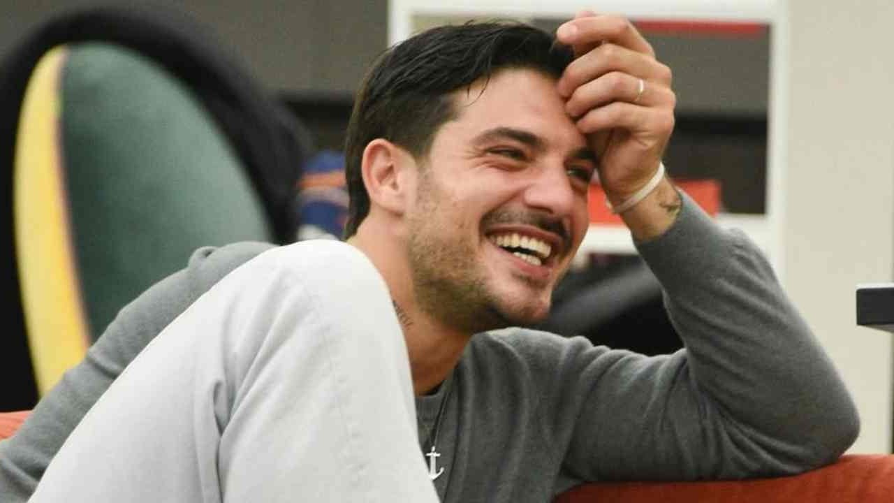 Grande Fratello da Comingsoon.it grande fratello lorenzo spolverato fuori dalla casa è completamente diverso parla il papà di giglio