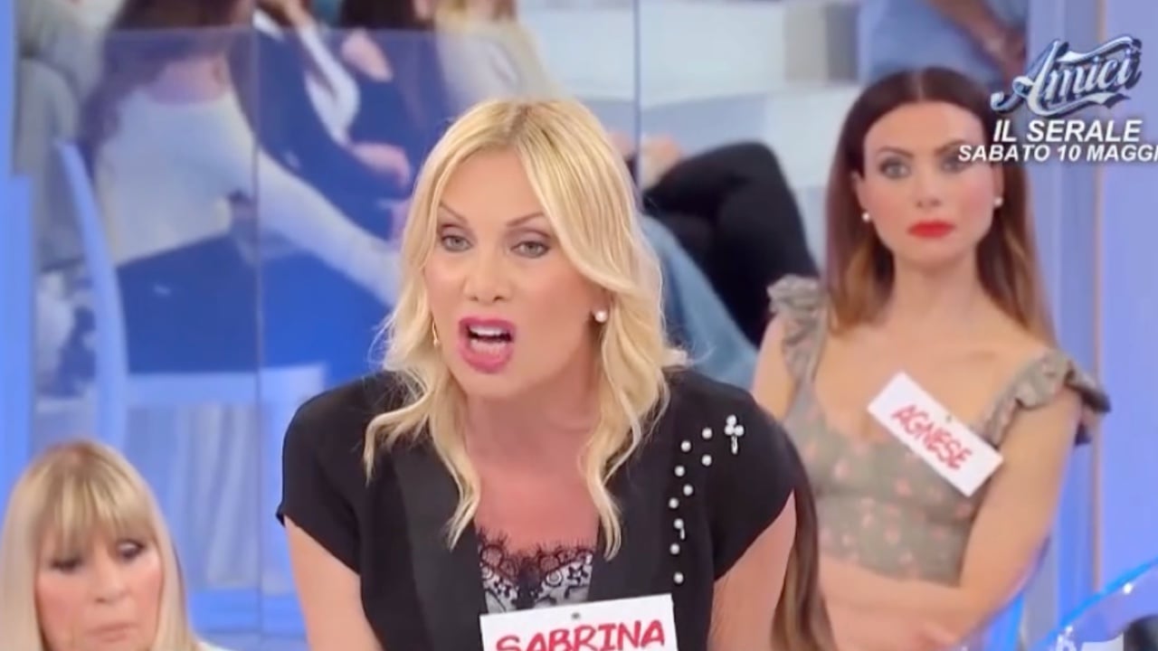 Uomini Donne da Comingsoon.it uomini e donne l opinione della puntata sabrina perde le staffe contro guido schiaffo censurato