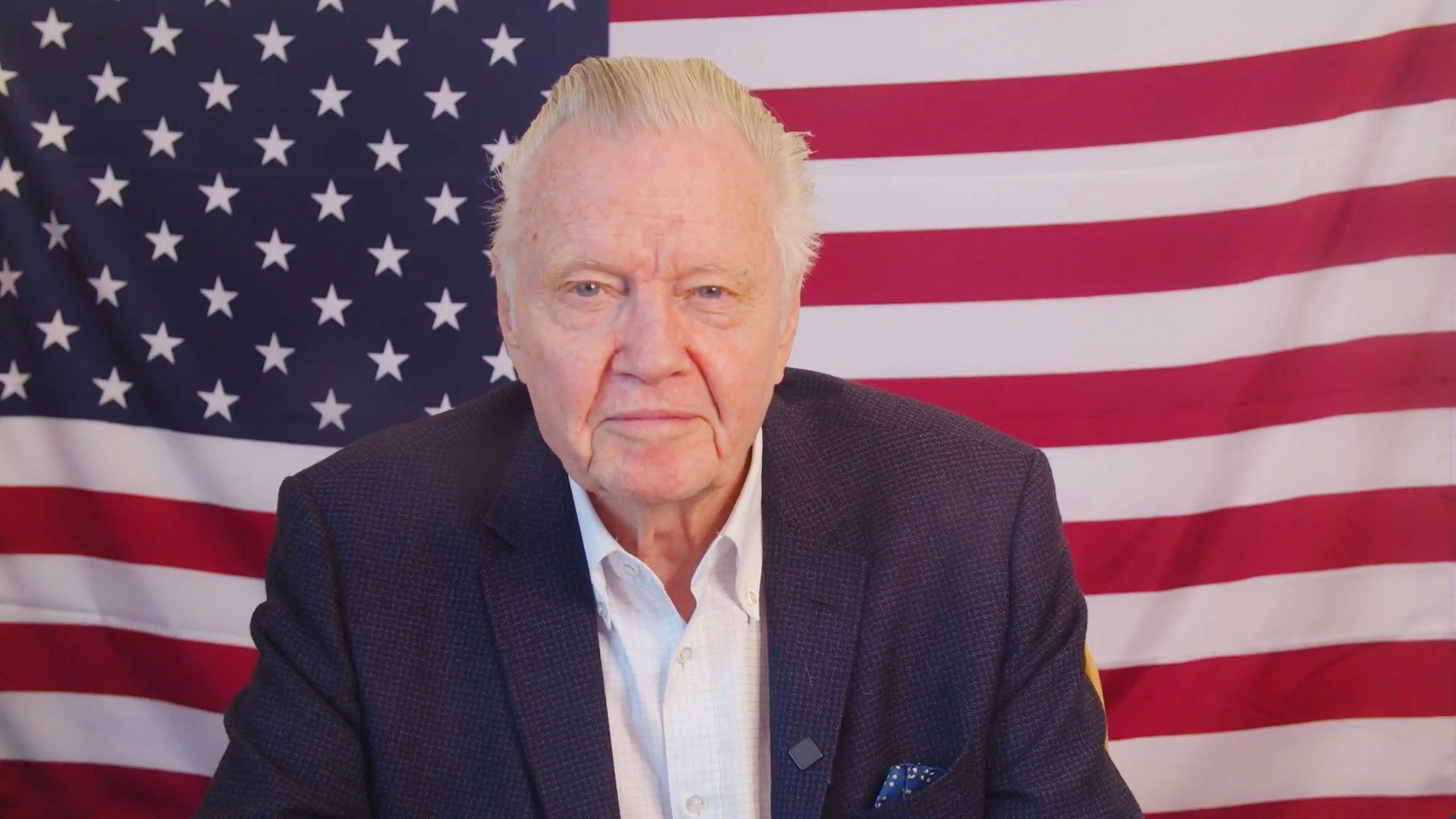Make Hollywood Great Again, il piano di Jon Voight per Donald Trump, tassazioni e strategie per "salvare l Make Hollywood Great Again, il piano di Jon Voight per Donald Trump, tassazioni e strategie per "salvare l