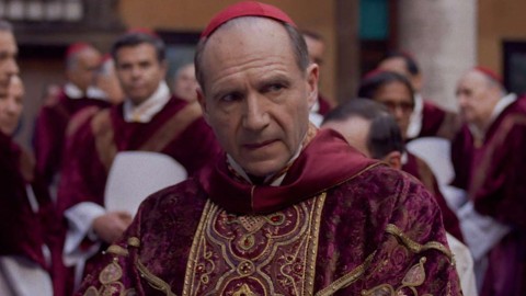 Conclave, i cardinali hanno visto il film per prepararsi alle votazioni