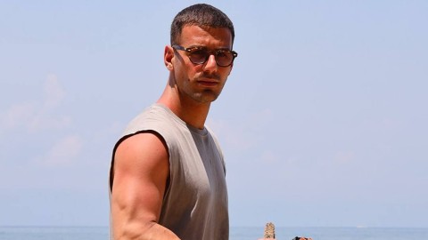 Isola dei Famosi: Il cantante neomelodico Angelo Famao, si ritira dopo soli tre giorni