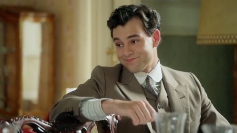 La Promessa Anticipazioni Spagnole: Curro da baronetto a sguattero. Ecco cosa succederà