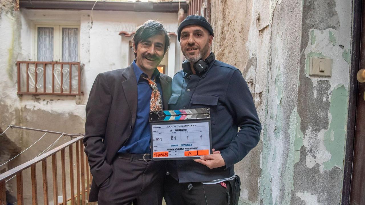 Luigi Lo Cascio sul set calabrese de Il Mestiere, debutto del regista Beppe Tufarulo Luigi Lo Cascio sul set calabrese de Il Mestiere, debutto del regista Beppe Tufarulo