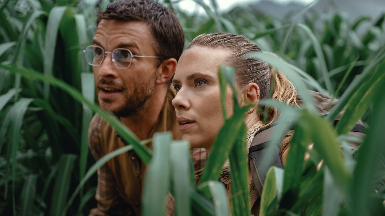 Jurassic World: La Rinascita, Scarlett Johansson appare terrorizzata nelle nuove immagini del film Jurassic World: La Rinascita, Scarlett Johansson appare terrorizzata nelle nuove immagini del film
