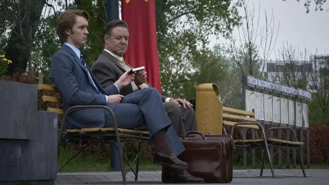 Billion Dollar Spy: Russell Crowe passa informazioni riservate alla CIA nella prima foto del thriller spionistico