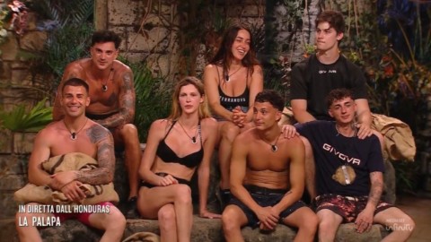 Isola dei Famosi: scoppia la lite tra fra Spadino, Leonardo Brum, Teresanna Pugliese e Lorenzo Tano
