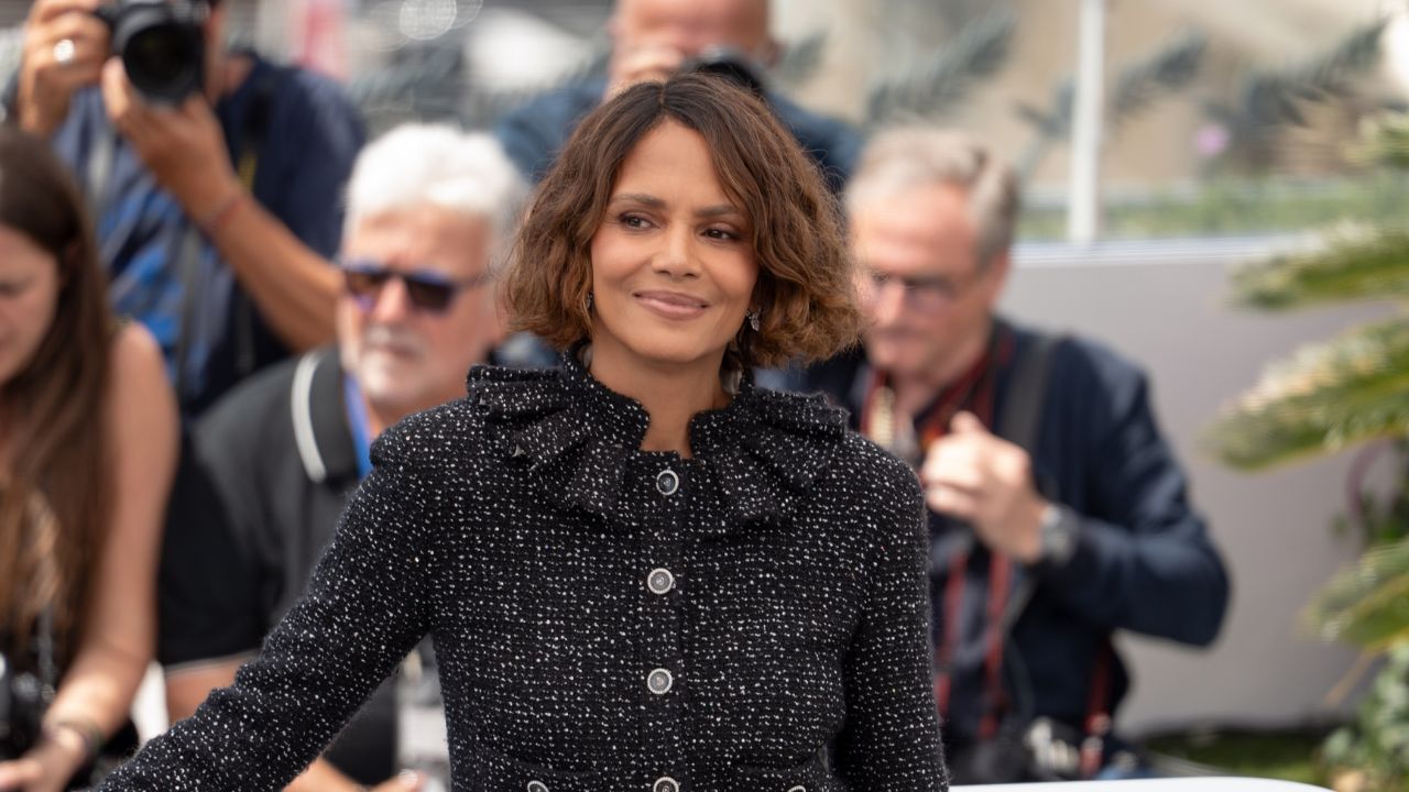 James Bond, Halle Berry sulla possibilità di una versione femminile: "Non so se sia la cosa giusta da fare"