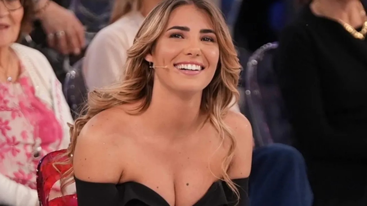 Uomini e Donne, Martina De Ioannon, scintille con uno storico volto del programma: "Il tuo parere non interessa a nessuno! Uomini e Donne, Martina De Ioannon, scintille con uno storico volto del programma: "Il tuo parere non interessa a nessuno!