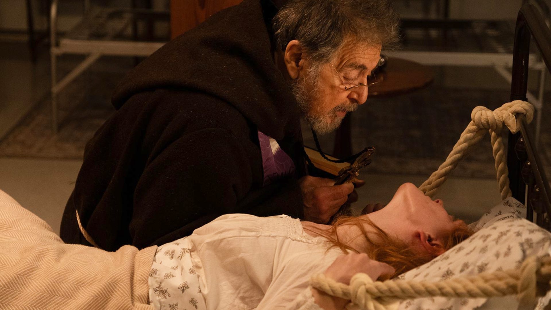 l esorcismo di emma schmidt in anteprima esclusiva il trailer del film con al pacino e dan stevens tratto da una storia vera