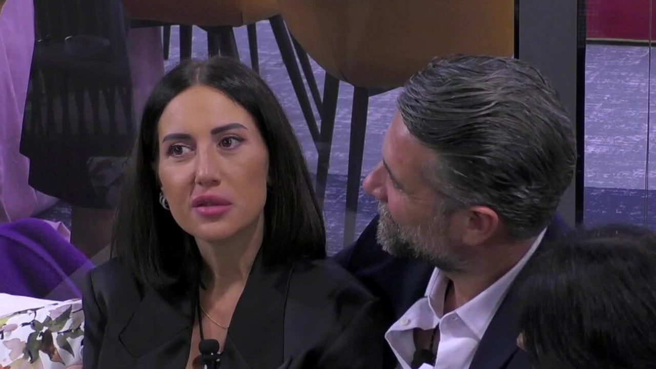 Grande Fratello, Jessica Morlacchi sorprende sul rapporto con Luca Calvani: ecco cosa ha rivelato Grande Fratello, Jessica Morlacchi sorprende sul rapporto con Luca Calvani: ecco cosa ha rivelato