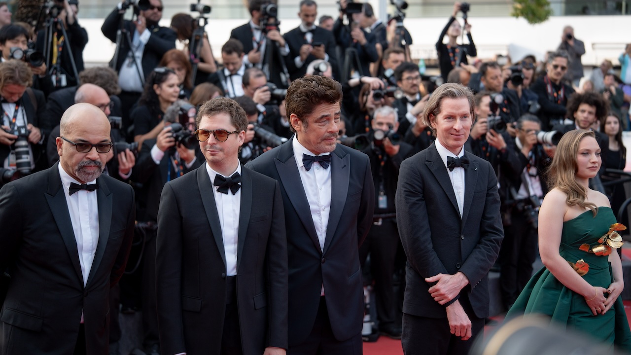 Wes Anderson al Festival di Cannes per La trama fenicia: "Per me ogni mio film è completamente diverso e separato dall'altro"