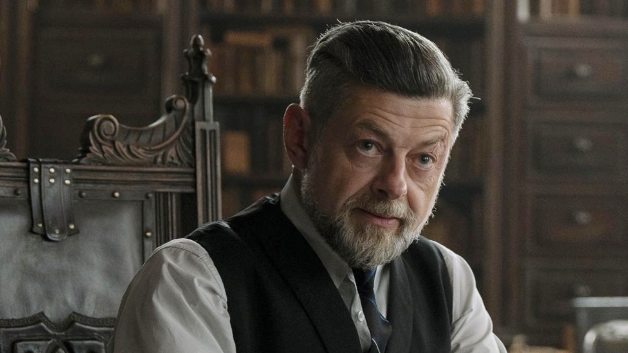 The Batman II, Andy Serkis svela cosa si aspetta per Alfred nel sequel: "Spero che approfondiscano questo aspetto..."