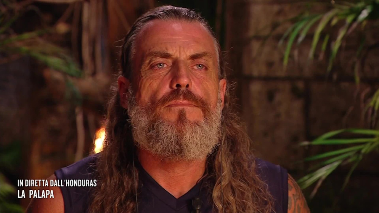 isola dei famosi mirko frezza verso il ritiro sta uscendo un mirko che non va bene video da Comingsoon.it isola dei famosi mirko frezza verso il ritiro sta uscendo un mirko che non va bene video