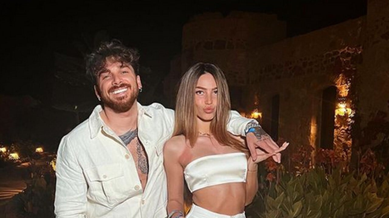 Uomini e Donne, Andrea Cerioli e Arianna Cirrincione si sono sposati! (VIDEO) Uomini e Donne, Andrea Cerioli e Arianna Cirrincione si sono sposati! (VIDEO)